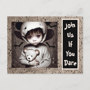 Skrämmande litet etniskt barn med stora ögon Hallo Vykort
