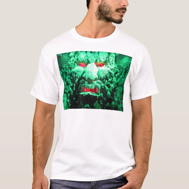 Skrämmande maskerad ansikte i klippyta tee (Framsida)