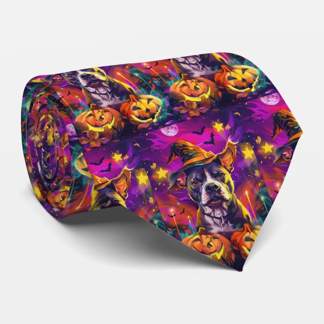Skrämmande Pitbull Hund Halloween Häxa Och Pumpa Slips (Rullad)