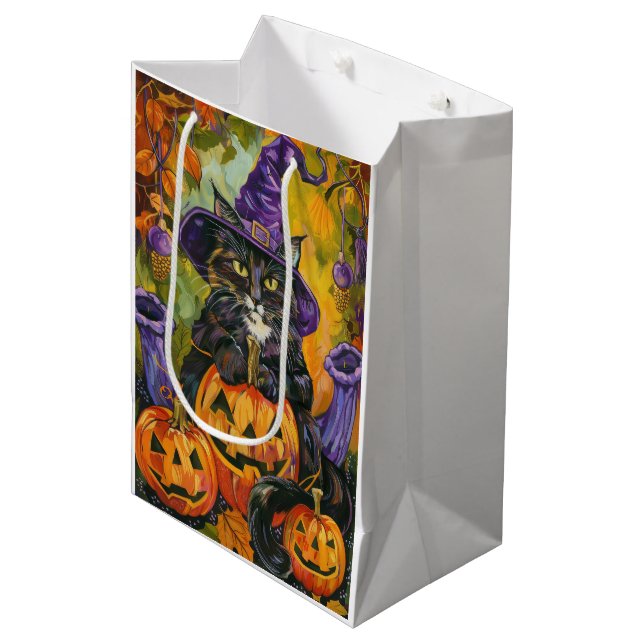 Skrämmande Smokingkatt Halloween-Häxa Och Pumpa (Framsidan Vinklad)