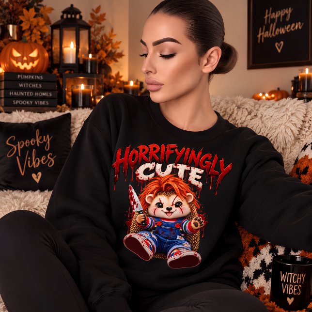 Skrämmande söta Halloween-igelkott T Shirt (Horrifyingly Cute in black 🖤 A cosy, spooky-season look featuring our statement hedgehog sweatshirt)