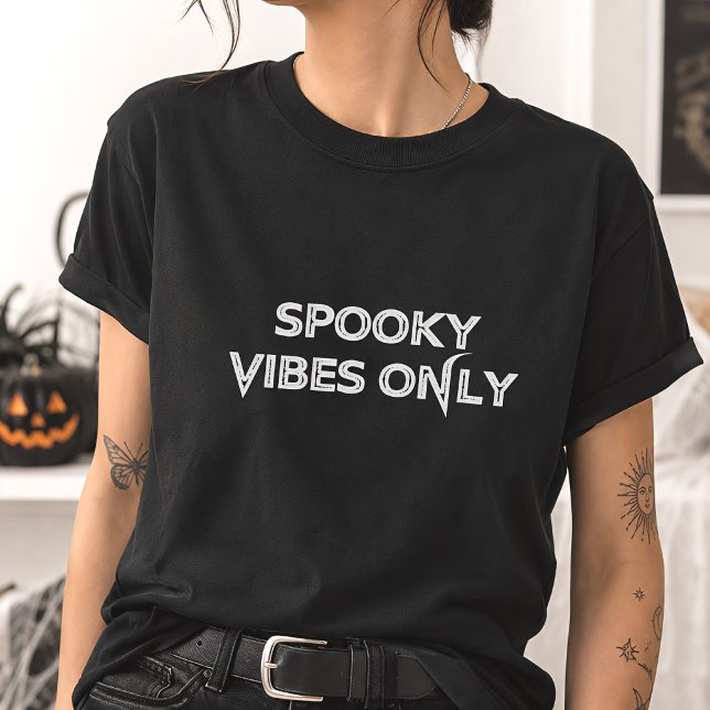 Skrämmande stämningar endast gotisk Halloween T Shirt (Skapare uppladdad)
