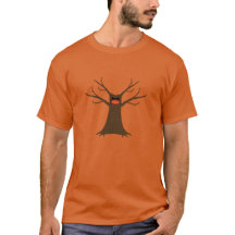 Skrämmande träd som bär en ansiktsmask T-shirt