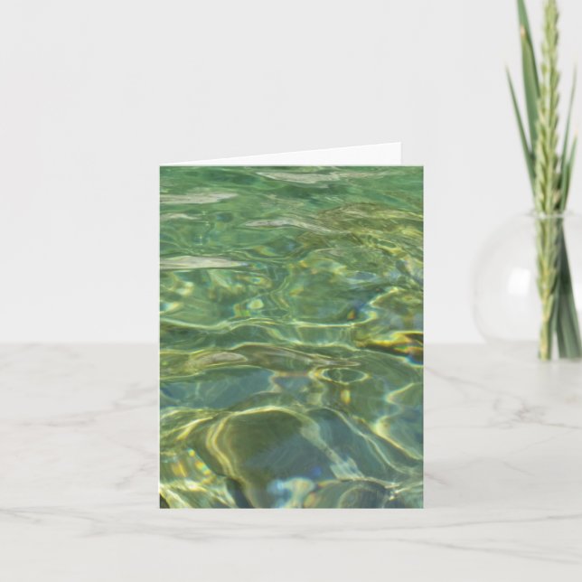 Skrämmande vatten-hälsningskort med solbelyst grön kort (Framsida)