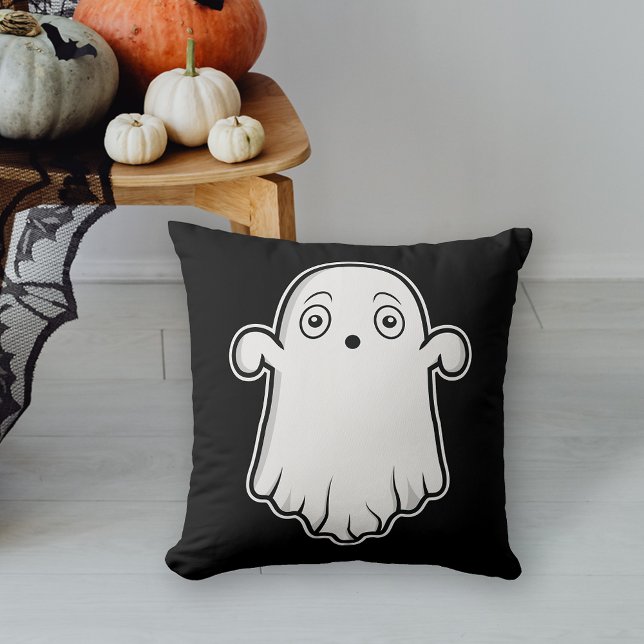 Skrämt Tecknad Ghost Halloween Black and White Kudde (Cute design for the Halloween season.)