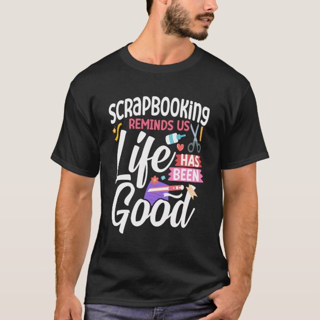 Skrapbooking påminner oss att livet har gått t shirt (Framsida)