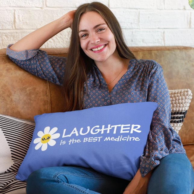 Skratt är den bästa medicinska Daisyn Lumbarkudde (Cheer yourself or someone else up with this, "Laughter is the best medicine" pillow! )