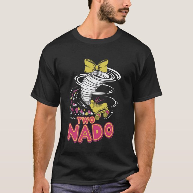 Skridsko Tornado Med Stor Båg Konst T Shirt (Framsida)