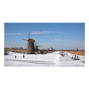 Skridskoåkning längs windmillsna i vinter fototryck