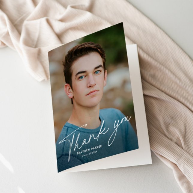 Skriftfoto examen tack kort (Modern Script Graduation Photo Folded Thank You Card.)