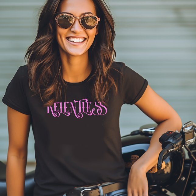 Skrikig Rosa Typografi Design T Shirt (Skapare uppladdad)