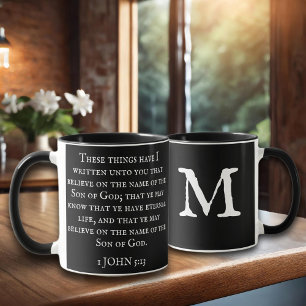 Skript 1 John 5:13 KJV Monogram Black Mugg