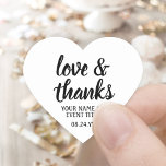 Skript för enkel Elegant för kärlek & tack, svartv Hjärtformat Klistermärke<br><div class="desc">Lägg till en personlig vid party favors, dekorationer och tackkort med anpassningsbarna "kärlek och tack" hjärtformade klistermärken. Alla formuleringar i den här mallen är enkla att anpassa för kuvertförseglingar eller presentförpackade märkre. Den svarta och vita designen har modern manusgrafi och typografi av snyggten namn och datum. De här eleganterna ger...</div>