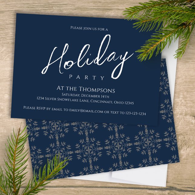 Skript för helgdag Modern Simple Navy Blue Calligr Inbjudningar (Elegant silver and navy blue snowflake pattern holiday Christmas party invitation. )