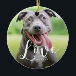 Skript för Kärlek-typografi för jute på jakt Julgransprydnad Keramik<br><div class="desc">Kute husfoto Julprydnad med ett handskript som säger "Kärlek" vid grund. Anpassa den här produkten genom att lägga till hund- eller kattfotot på framsidan och baksidan på valpens namn.</div>