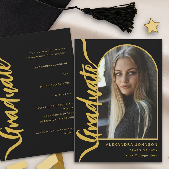 Skript för modern Student Photo Arch Black Guld Meddelande (Modern Graduate photo Black and gold elegant script Graduation announcement card)