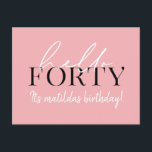 Skript och geometrisk 40-årsdag vykort<br><div class="desc">Modern manus och geometrisk fyrtioårsdag inbjudan. Modern geometrisk bakerska mönster. En del av en samling. Färg kan ändras.</div>