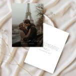 Skript Romantic Married Little julfoto Julkort<br><div class="desc">Fira din första julhelg som gift par med den här eleganten "Married Little jul"-fotokort. Designat med romantiskt skript och en modern minimalistisk layout har det här dubbla-sidiga kortet ett favoritfoto med ett sött, festivt överlägg. Oavsett om du delar på ett nytt meddelande eller bara sprider lite glädje i säsong, är...</div>