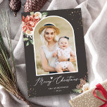 Skriptbildsfoto för Winter Blommigt God jul Julkort<br><div class="desc">Skickar hälsningen av säsongen med det här "Blommigt God jul Script Arch Photo Helgdag Card". Om du vill göra ytterligare anpassningar klickar du på länken "anpassa ytterligare" och användor verktyg som är utformat för att ändra mallen.</div>