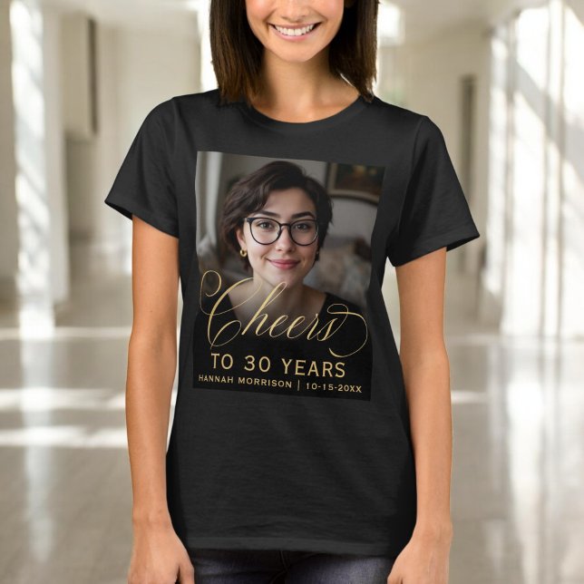 Skriptbollar i 30års födelsedag Party Photo Guld T Shirt (Skapare uppladdad)