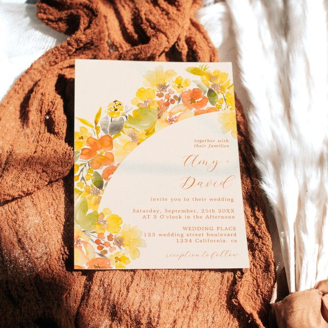 Skriptet bröllop på Fall boho gula blommor Inbjudningar (Fall boho yellow flowers script wedding invitation on beige ivory)