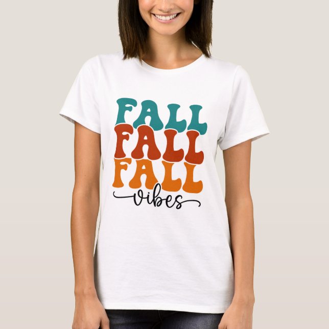 Skriptet Fall Fall Fall Vibes Typografi T Shirt (Framsida)