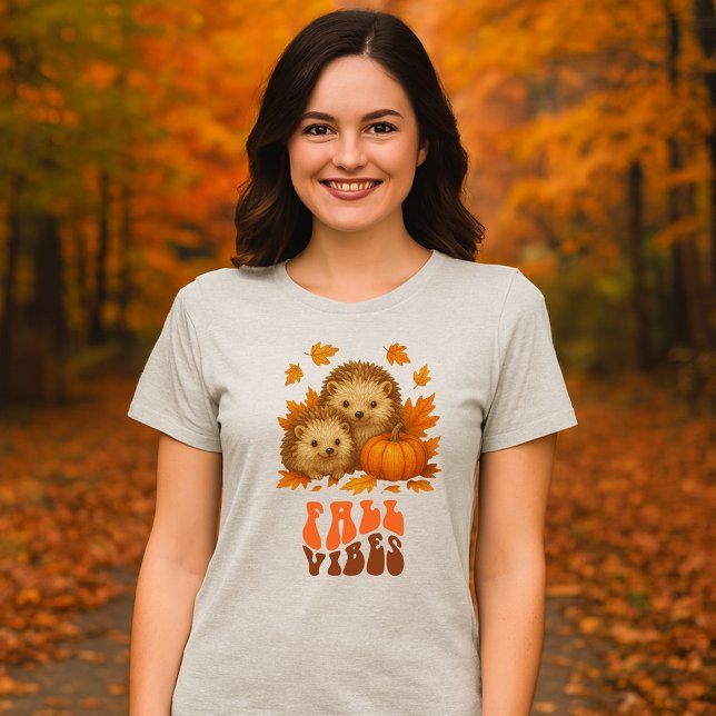 Skriptet Hösten Hedgehogs illustration & Fall Vibe T Shirt (Skapare uppladdad)