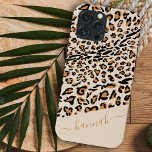 Skriptet Namn för den naturliga Eleganten Leopard<br><div class="desc">Leopard print phone case, personlig med ditt namn i elegant handskrivet skript typografi. Designad för iPhone 13 Pro Max men passar många andra modeller. Om du väljer en annan modell kan du kontrollera att designen fortfarande ser underbar ut i förhandsvisningen och vid behov tveka (klicka på "anpassa ytterligare" eller meddela...</div>