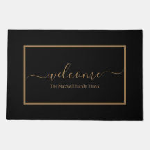 Skriptfamiljen namn välkomnas av elegant Black och