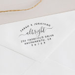 Skriptfamiljen Namnteckning ett gift par Adress Stämpel<br><div class="desc">En enkel typografisk design som innehåller det nya ländarnas första namn i böjd text över deras efternamn med manuell skrift. Under finns det utrymme för en hemadress adress eller andra kontaktuppgifter. Det här frimärke är perfekt för bröllop tack för era kort! Kom ihåg att inte ta bort de första och...</div>
