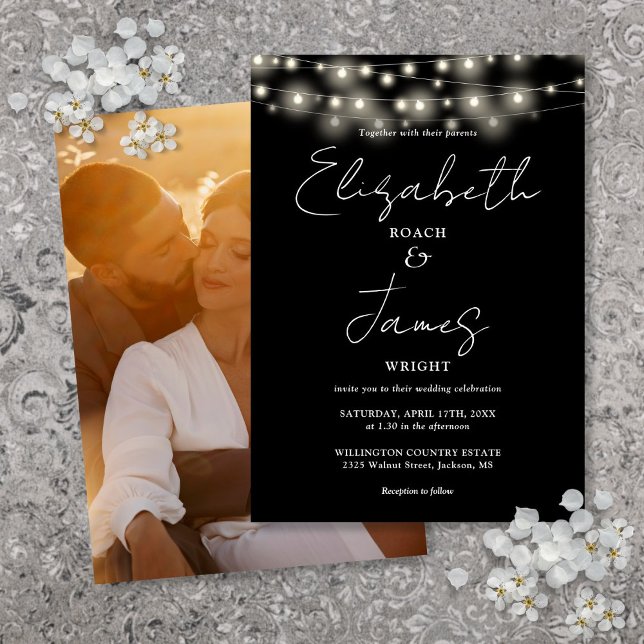 Skriptfoto Bröllop i svart och vit Ljus Inbjudningar (Black And White String Lights Script Photo Wedding Invitation)