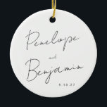 Skripthandskriftsfoto svart vitt Bröllop Julgransprydnad Keramik<br><div class="desc">Minimalistisk Modern Script Handwrite Black and White Bröllop Ceramic Ornamic med Photo</div>