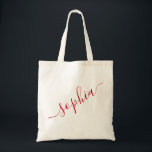 Skriptröd Personlig Modern Endern Tygkasse<br><div class="desc">Chic röd personlig märkt med återanvändbar canvas tote-väska med anpassad namntext för gåvor,  möhippor,  födelsedagstävlingar och flickors resa keepsakes och studenten-gåva för söt college- och sovrumslagring. Perfekt för lagring och transport av sportutrustning och hobbyutrustning. Färg och typsnitt är redigerbara. Klicka bara på "anpassa ytterligare" för att använda mallredigeraren.</div>