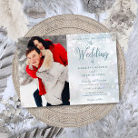 Skriptskript för Eleganten Winter Snöflingor Photo Inbjudningar<br><div class="desc">Har elegant-typografi och delikat snöflingor som faller över ditt speciella foto,  personlig namn,  speciella datum och bröllop firande-händelsemeddelanden på en vinterfrostbakgrund. Designad av Thisisnotme©</div>
