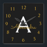 Skriptskript i svart Guld, Namn Fyrkantig Klocka<br><div class="desc">Monogram Namn Clock för Guld och svart skript. Det gör perfekten söt 16-årsdag,  bröllop,  möhippa,  årsdag,  barndusch eller filmfest för någon som kärlek glam lyx och chic stilar.</div>