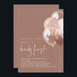 Skriptskript Ro Guld 20 första födelsedag Inbjudningar<br><div class="desc">Bubblor skriker Ro Guld 20 första Födelsedagsfesten. Contemporaryns elegans för dina 21:a inbjudningar med ro guld och vita ballonger till högerna, med en aning faux glitter och tjugoförsta i ett handskriftsskript stil. Anpassa enkelt resten av texten till dina egna detaljer. En bakgrund av samordning av ro guld på båda sidor...</div>
