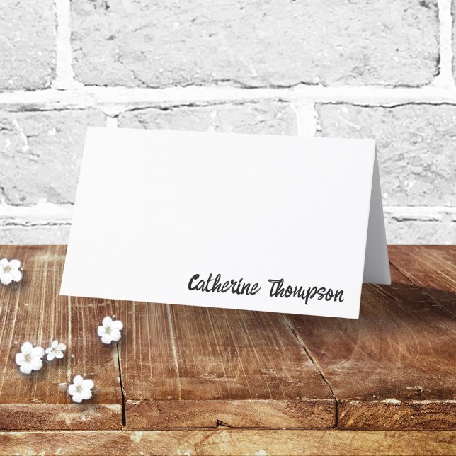 Skriptsvartvitt Bröllop - enkelt Trendig Modern Placeringskort (Simple Black & White Wedding Script Trendy Modern Name Place Card trying the knot theme minimalistic)