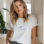 Skripttypografi Bröllop i modern Elegant T Shirt<br><div class="desc">Bröllop T-Shirt,  Modern Elegant-skripttypografi,  har den enkla texten "Bride" i en elegant,  modern kalligrafi-skripttypografi. Perfekt för bruden för en möhippa eller bröllopsdag. Designad av Evco Studio www.zazzle.com/store/evcostudio</div>