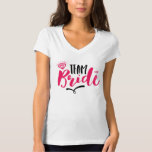 Skripttypografi för Team Bride Bröllop T-shirt<br><div class="desc">Skaffa den här söta och söta teamets brista t-shirt för dina familjer och vänner. Designad med vackert skript med snurra och smala bokstäver. Dekorerad med diamant och litet hjärta. Visa lite kärlek på bröllopsdagen med den här coolan.</div>