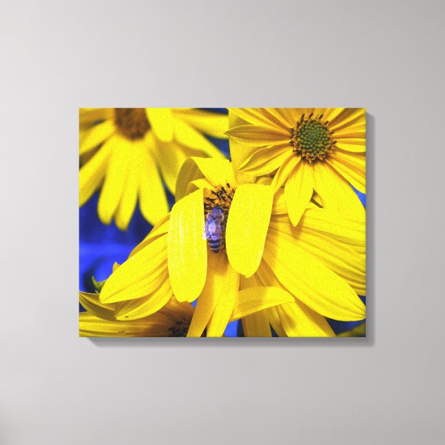 Skriv ut gult av solblommor N Blue Bee Wrapped Can Canvastryck (Framsida)