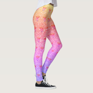 Skriv ut lagning av krona och pastellskrift leggings
