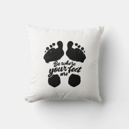 Skriv ut med svart och vitt "Var är din föda" Kudde