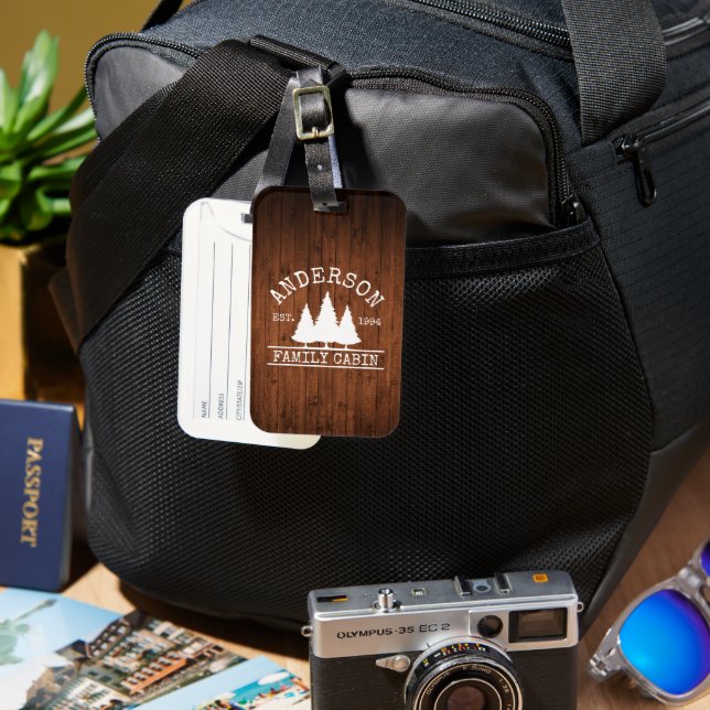 Skriv ut Namn Rustic Wood för kabinfamiljen Bagagebricka (Framsida & Baksida)