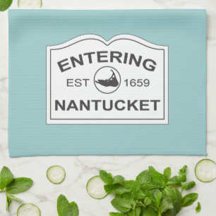 Skrivande in Nantucket Est. 1659 underteckna i Kökshandduk