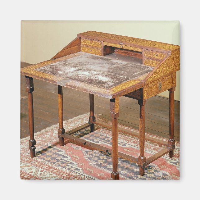 Skrivbord, valnöt med arabesque marquetry magnet (Framsidan)