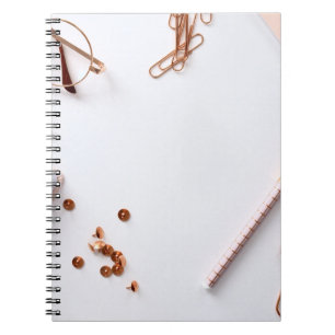 Skrivbords white flatlay kontor anteckningsbok