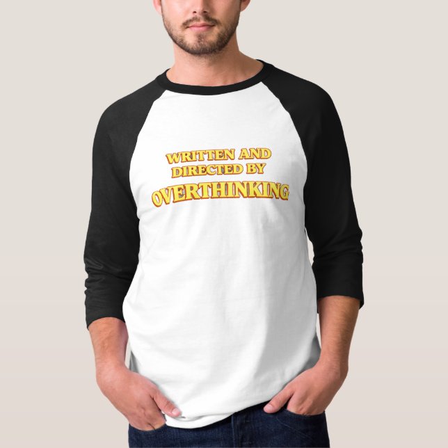 Skriven och regisserad av Overthinking Shirt T (Framsida)