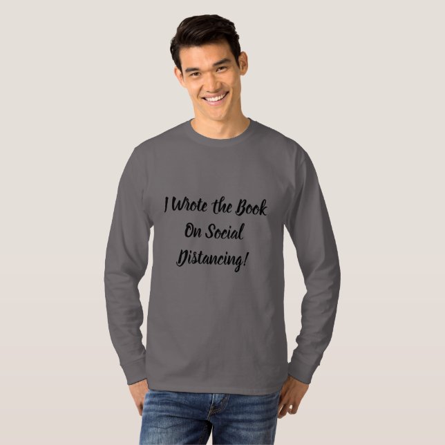 Skrivit Boken Om Social Distansering T Shirt (Hel framsida)