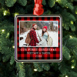 Skrivmaskin Font Play par Första jul Julgransprydnad Metall<br><div class="desc">Trendiget Typewriter Font Red Buffalo la vårt första julpar med foton på prydnadsföremål</div>