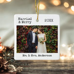 Skrivmaskinstext gift och merry Bröllop Photo Julgransprydnad Keramik<br><div class="desc">Modern Trendig Typewriter Text Enkel minimalistisk,  gift och hektisk Bröllop-fotojulkeramisk prydnadsföremål</div>